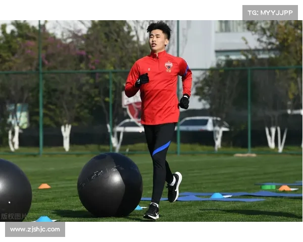 如何在中场有效指挥霍伊伦提升比赛表现与发挥其最大潜力